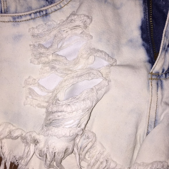 SOLD || Forever 21 High Waisted Frayed Shorts - Picture 3 of 6